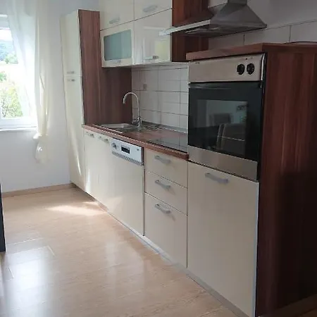 Matej & Irena Apartment Cres
