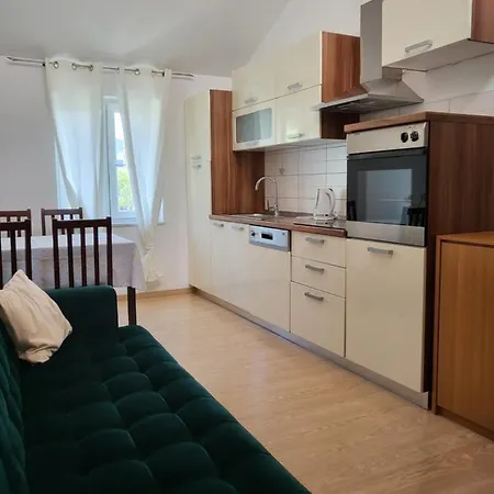 Matej & Irena Apartment Cres